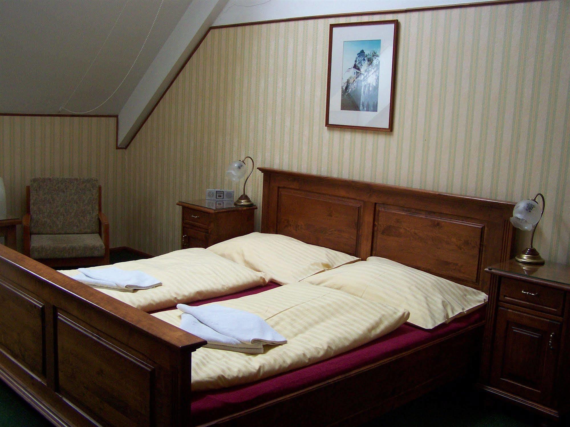 Hotel Pariz Jicin Exterior photo